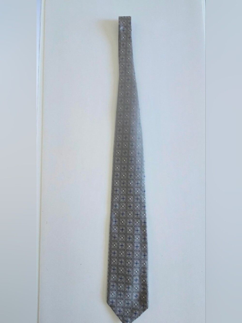 Robert Talbott's Gray Geometric Patterned White & Blue Dot 100% Silk Mens Tie - Picture 6 of 7